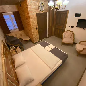 Esila Uşak